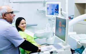 Dentist-near-East-Ringwood-Dr-Sachdeva-with-Customer
